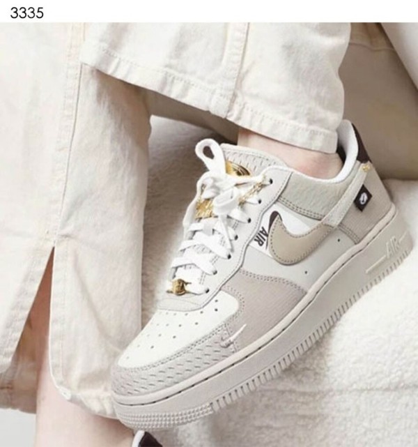 나이키 [Nike] Nike Air Force 1 DX6061-122 해외판