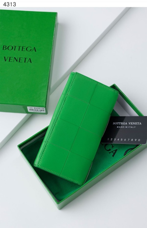 보테가베네타 [BOTTEGA VENETA] 수입고급 인트레치오 가죽 장지갑 신상