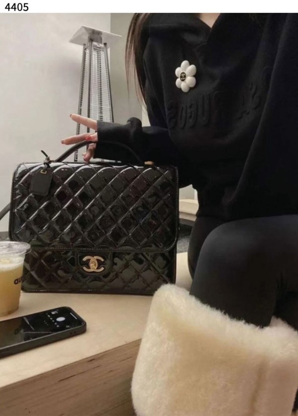 샤넬 [Chanel] 수입고급 샤넬 퀄팅 금장 빈티지 페이던트 백팩 신상