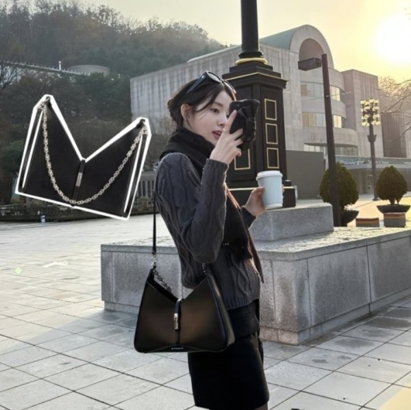 지방시  V컷아웃 숄더백 스몰